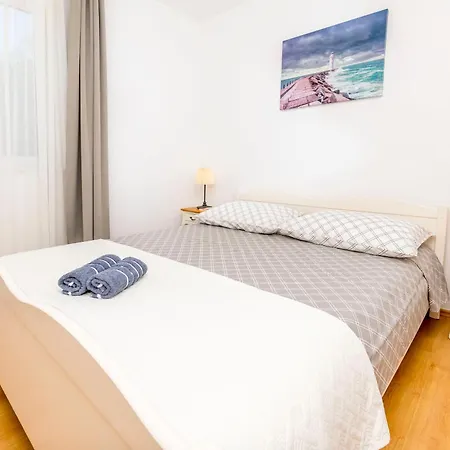 Apartament Marina *