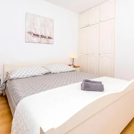 Apartament Marina